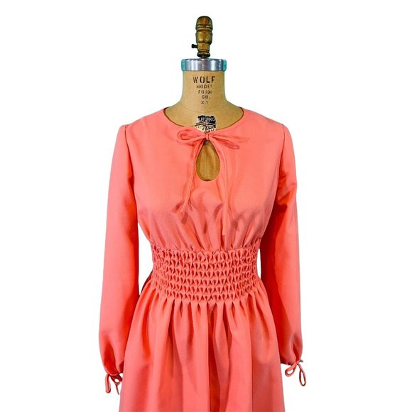 Vintage 1960s Peach Mini Dress Keyhole Shirred Waist | W 30-34" - Picture 4 of 10